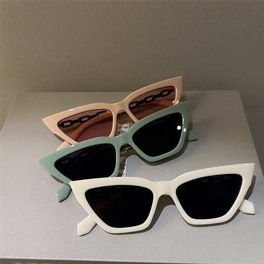 Anti-ultraviolet Triangle Cat-eye Sunglasses Small Face Temperament Decorative Chain