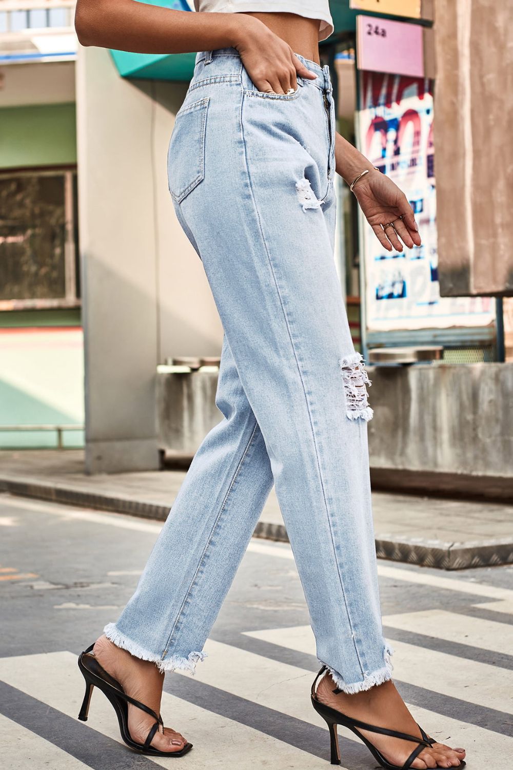 Buttoned Loose Fit Jeans