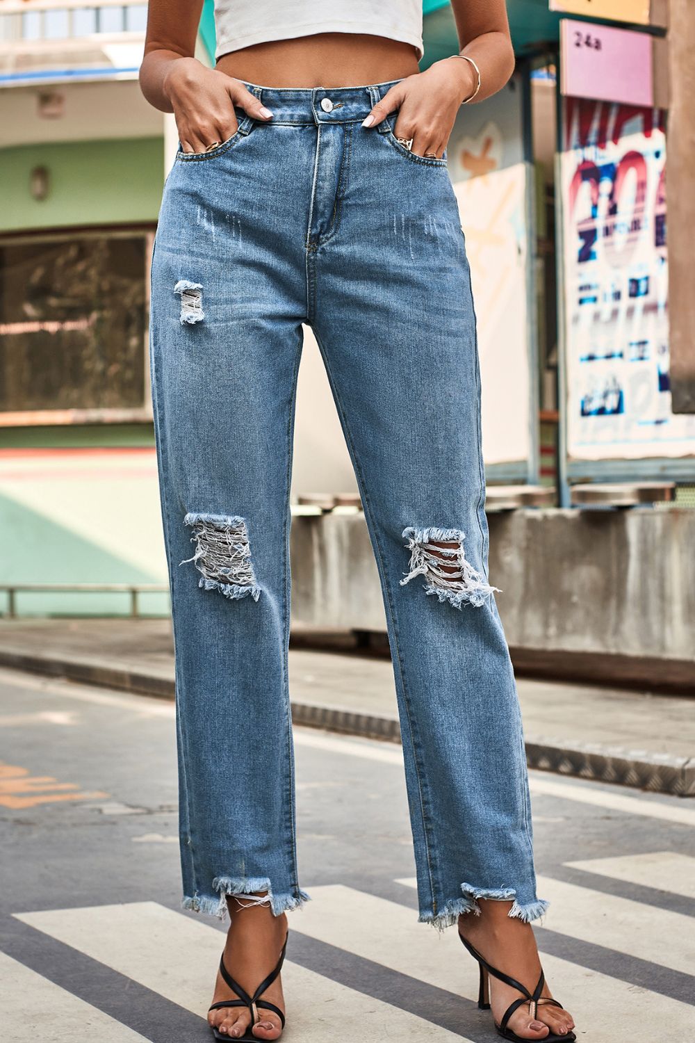 Buttoned Loose Fit Jeans