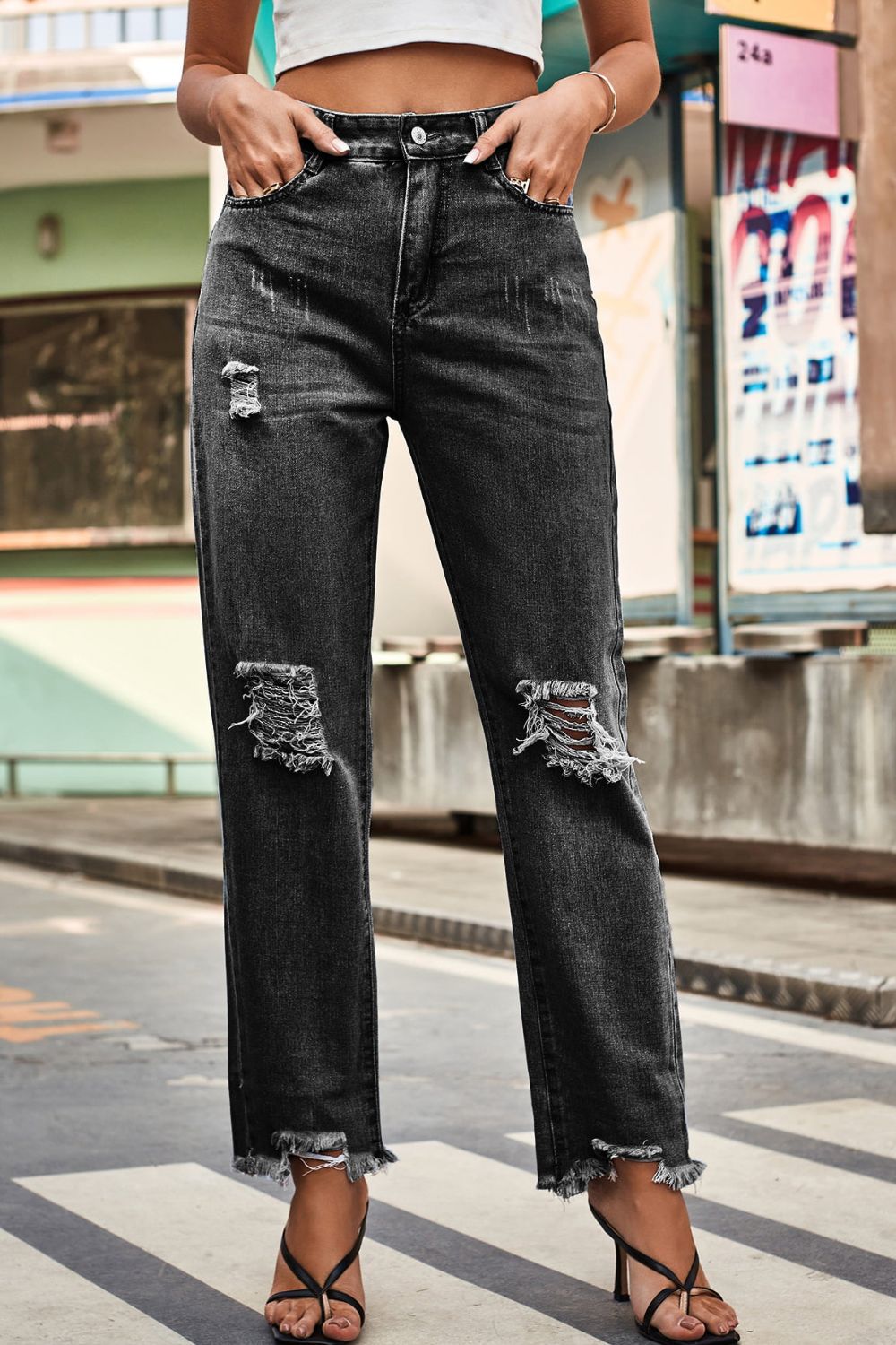 Buttoned Loose Fit Jeans