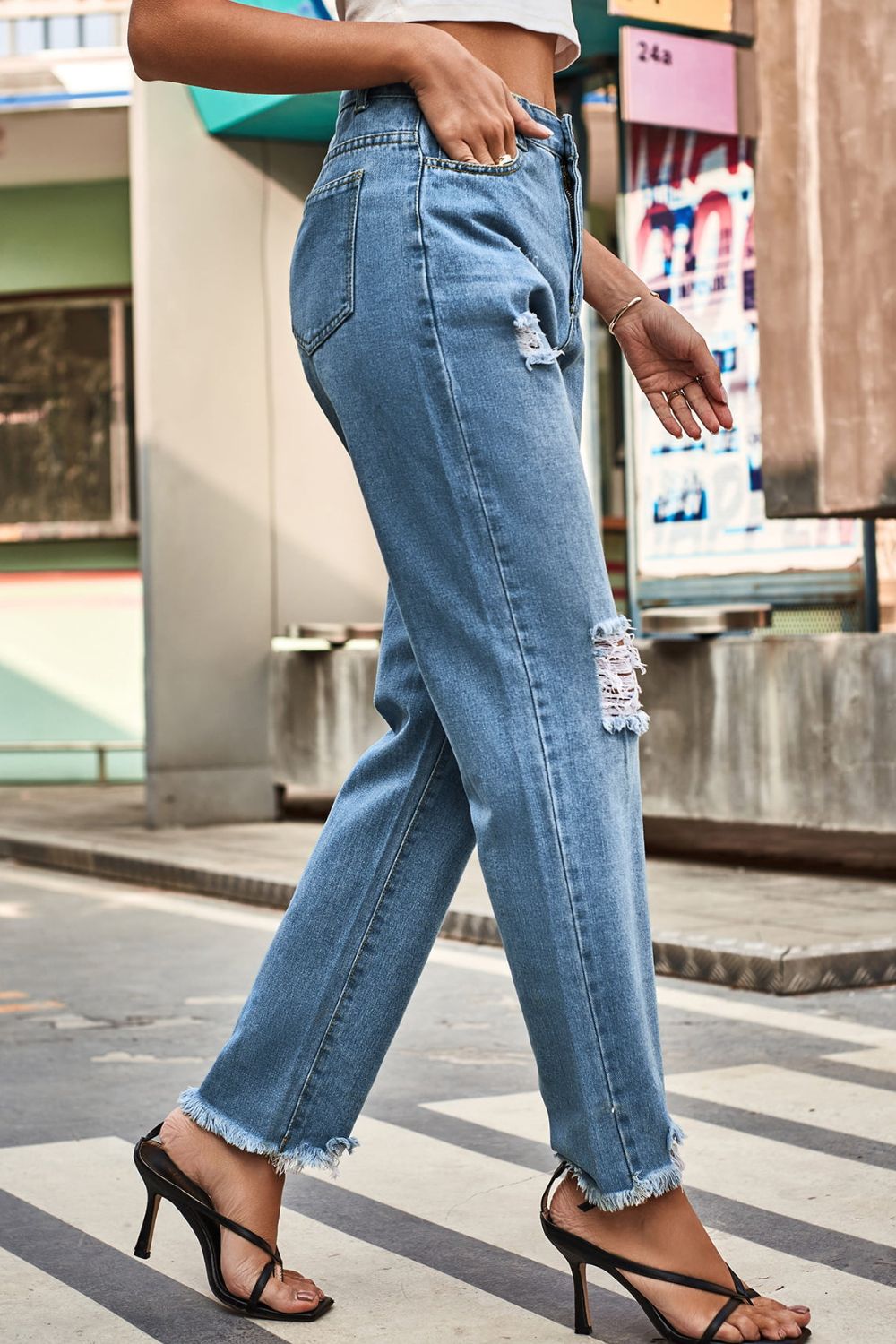 Buttoned Loose Fit Jeans